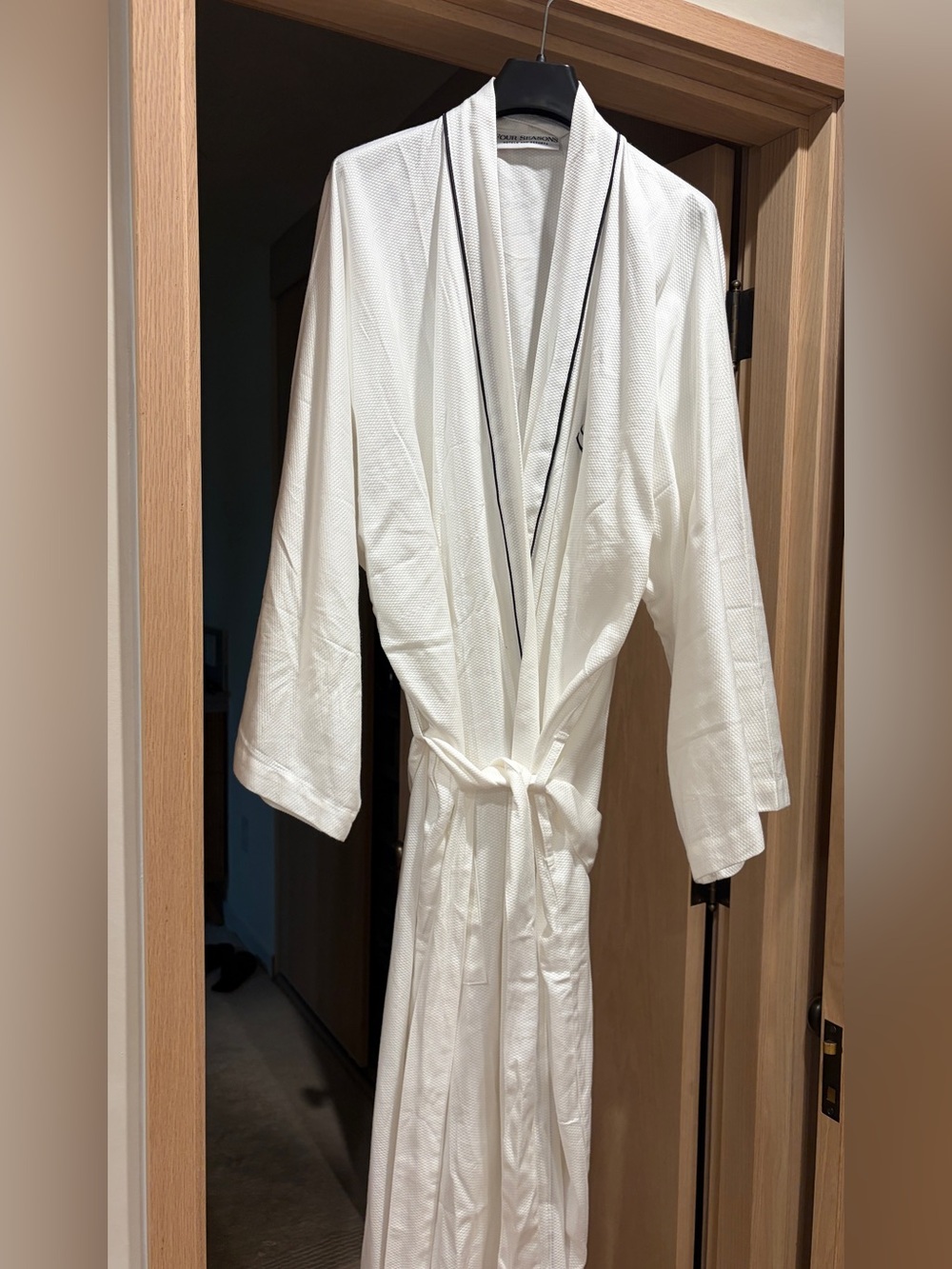 White Waffle Robe with Contrast Piping One size four seasons Resort Robe